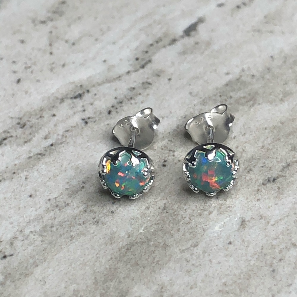 925 Sterling Silver Mint Green Opal Earrings 5mm - Picture 6 of 8